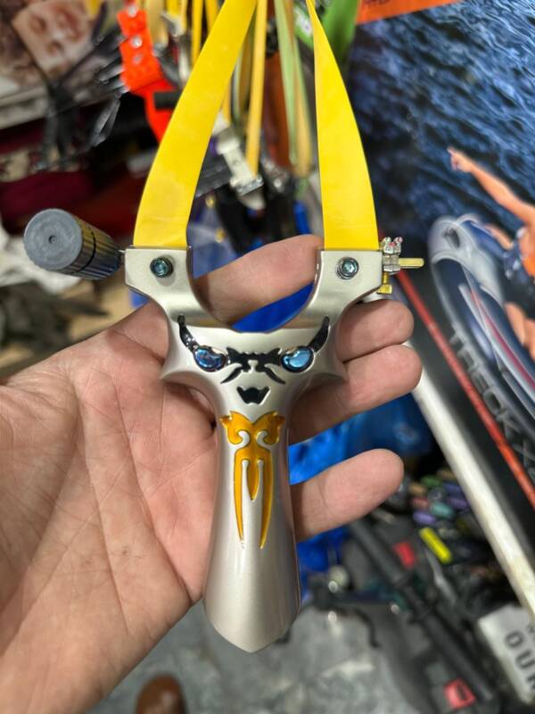 Stainless Steel Blue Eyed Laser Slingshot For Outdoor power shooting - Image 8